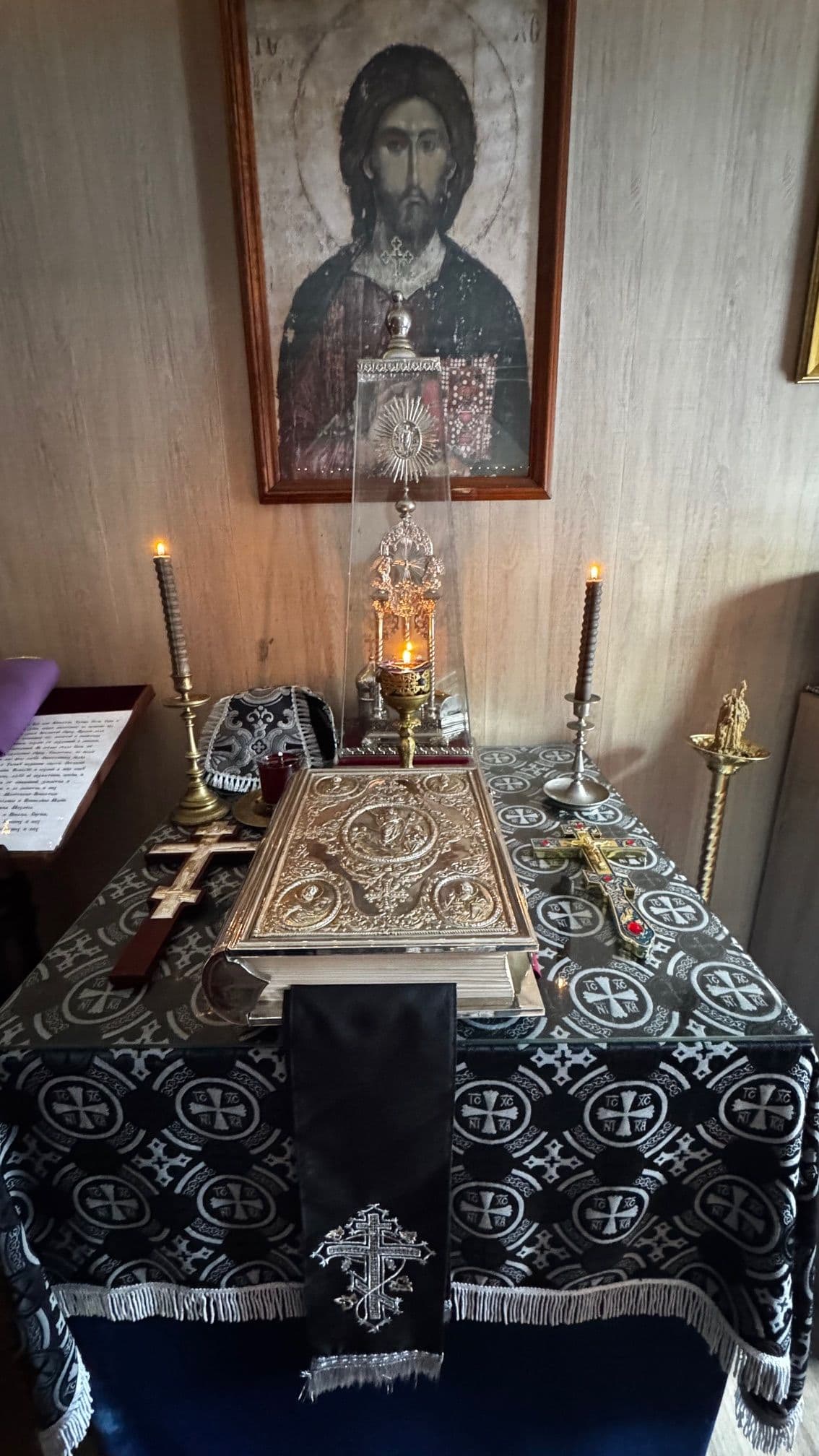 Hommikuteenistus (Utrennja), Tunnid (Tšassid), Izobrazitelna, Õhtuteenistus koos Eelpühitsetud Andide Liturgiaga.