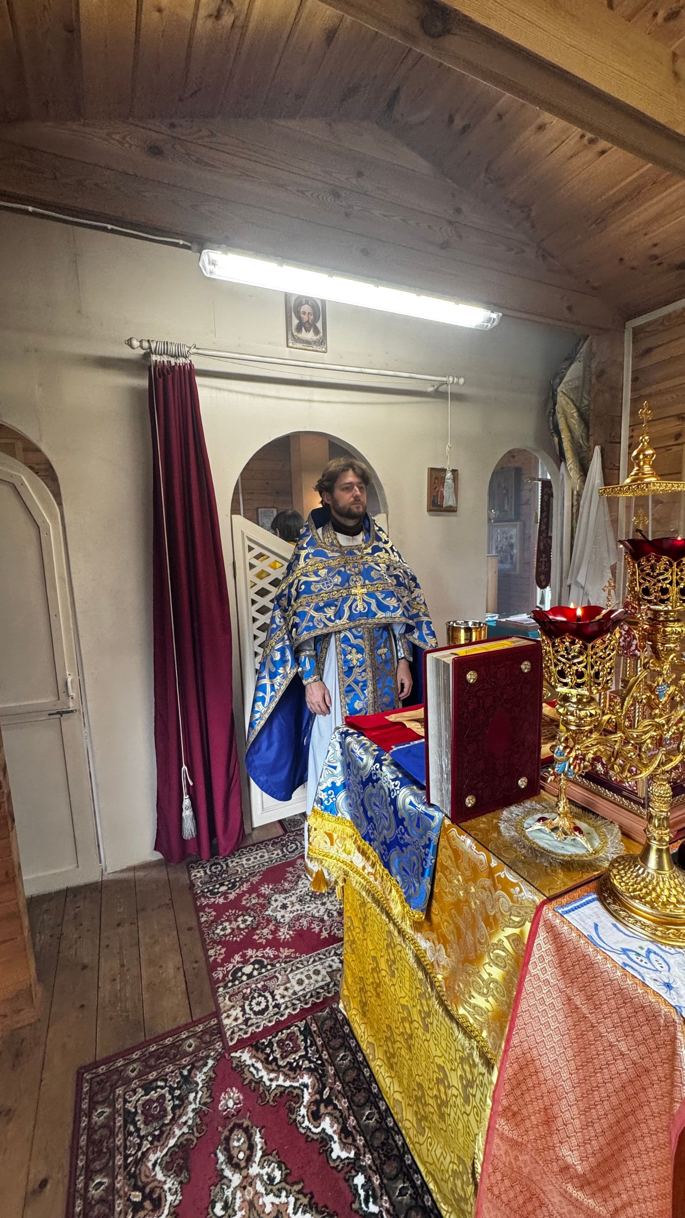Jumalik Liturgia Issanda Templisseviimise pühakojas Varnja külas