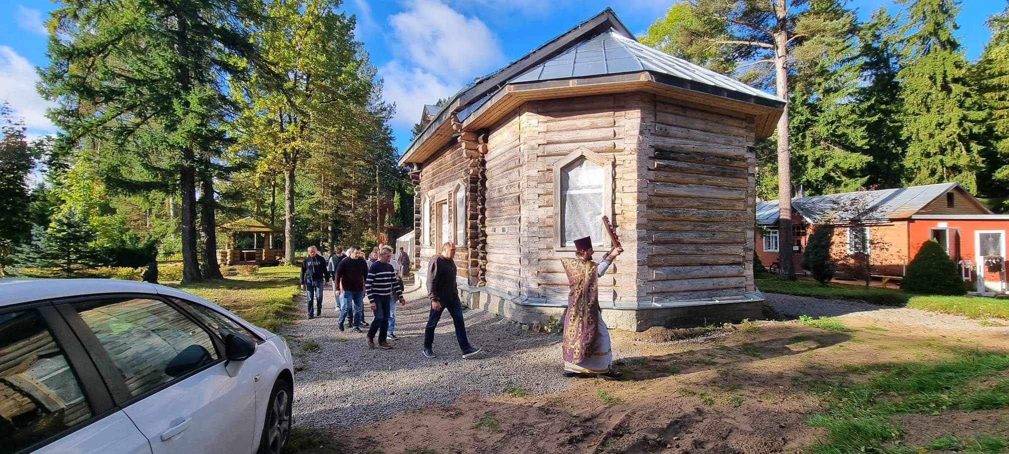 Viiekümnepäeva püha järgne 17. nädal. Issanda Aulise ja Elustava Risti Ülestõstmine. Jumalik Liturgia