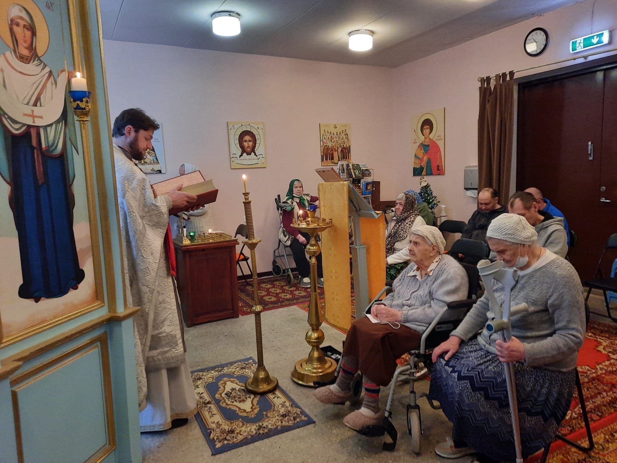 Jõulu Jumaliku Liturgia pühale peaingel Miikaeli kirikus Narva-Jõesuu Hooldekodu juures