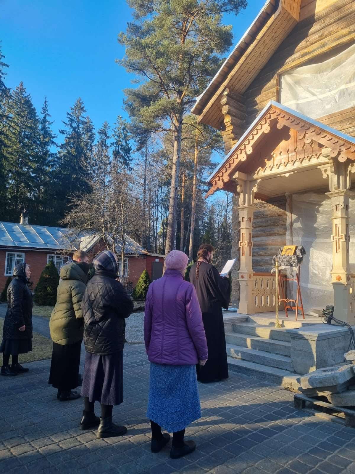 Akathistos Jumalaema Kaasani ikooni auks