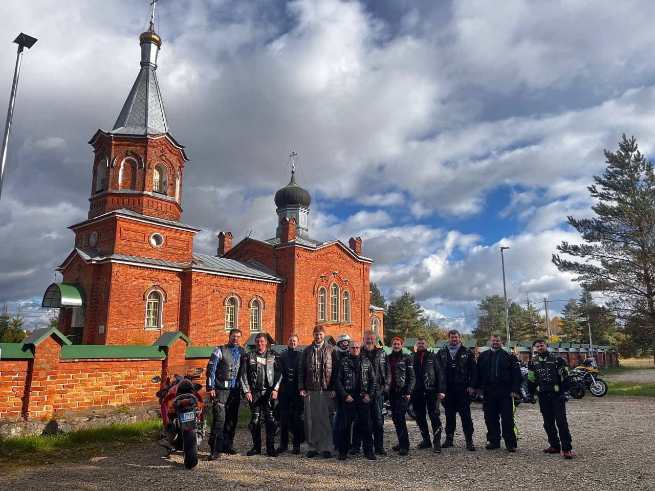 Moto-palverännak Pihkva järve ääres asuvatesse pühapaikadesse