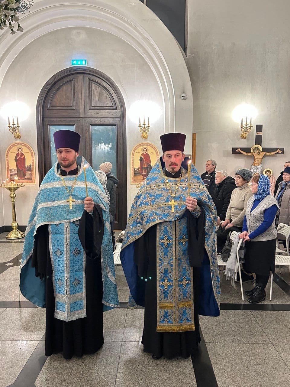 Pidustused Jumalaema „Kiire Kuulja” ikooni auks Kaheteistkümne Apostli kirikus.