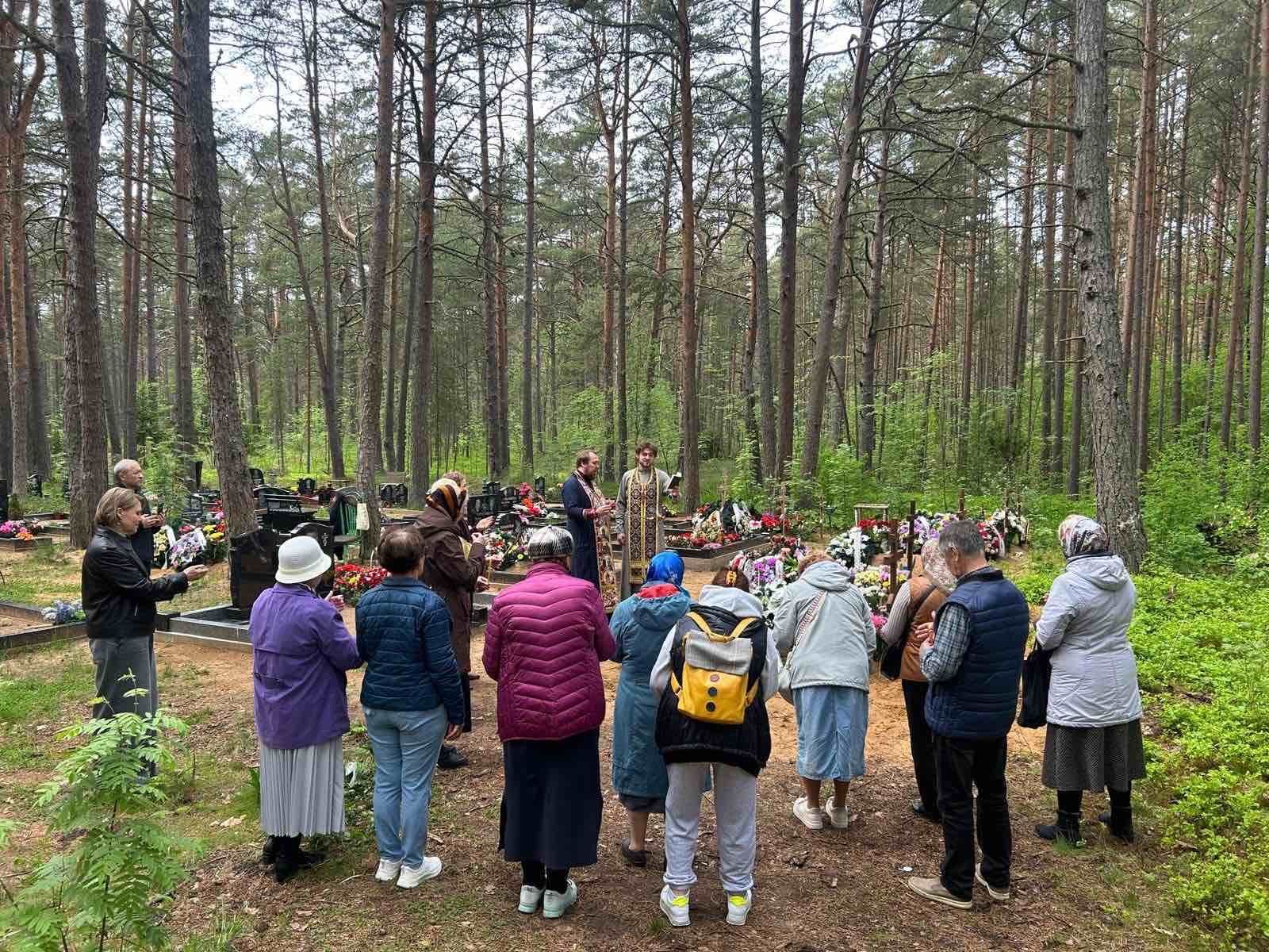 Narva-Jõesuu kalmistul peeti panihiida üheksandal päeval pärast vastlahkunud Jumala teenija Veera surma.